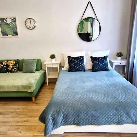 Cozy Modern Studio Green Apartment In Old Town-2