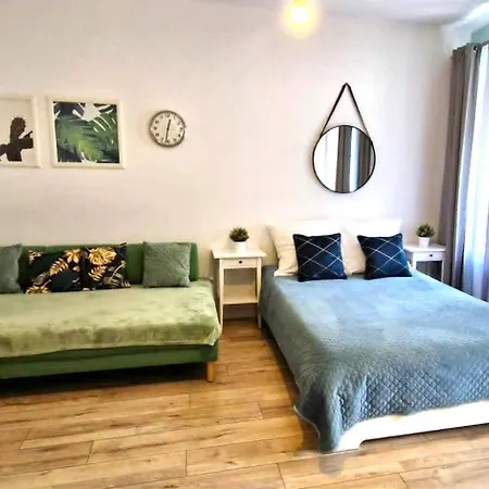 Cozy Modern Studio Green Apartment In Old Town-2